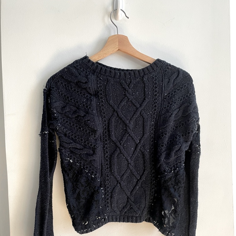 Hollister sweater size S
